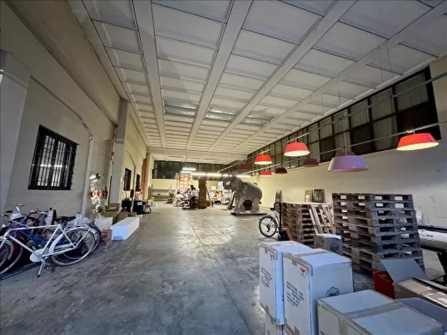 Immagine 2 di Magazzino in affitto  a Firenze