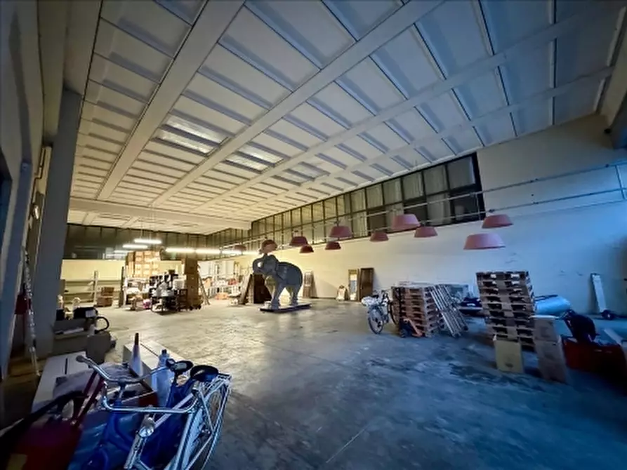 Immagine 3 di Magazzino in affitto  a Firenze