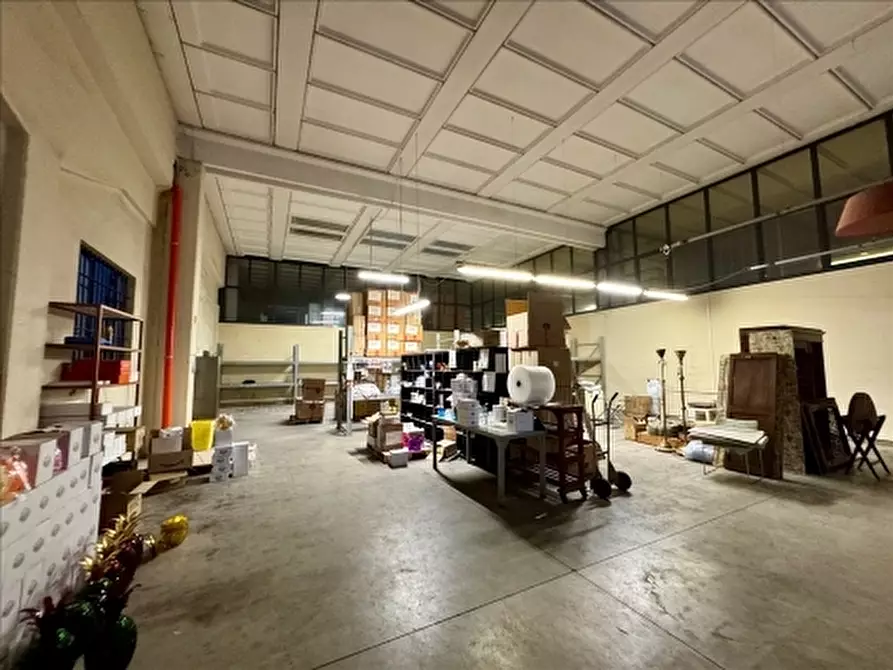 Immagine 5 di Magazzino in affitto  a Firenze