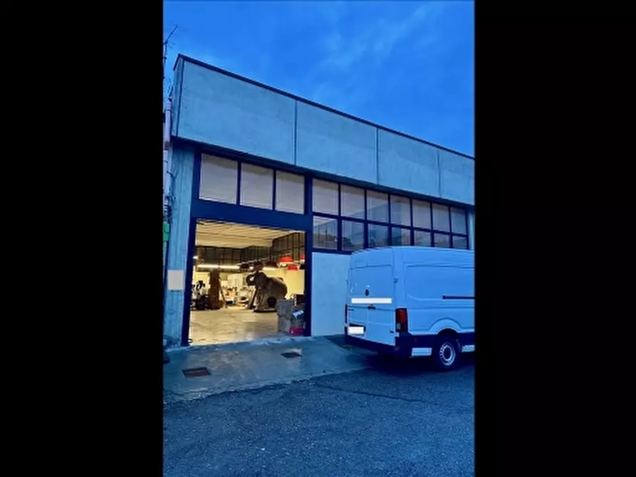 Immagine 6 di Magazzino in affitto  a Firenze