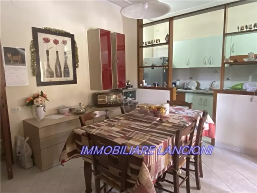 Immagine 1 di Appartamento in vendita  a Lastra A Signa