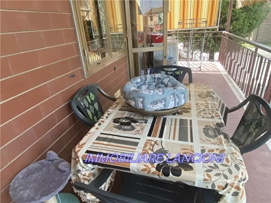 Immagine 10 di Appartamento in vendita  a Lastra A Signa