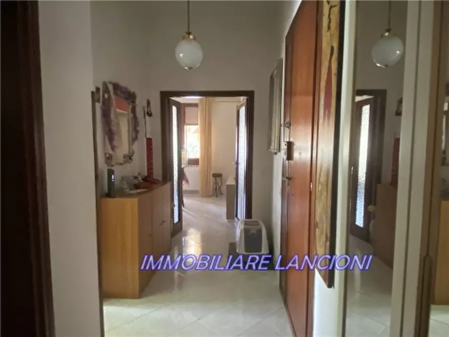 Immagine 15 di Appartamento in vendita  a Lastra A Signa