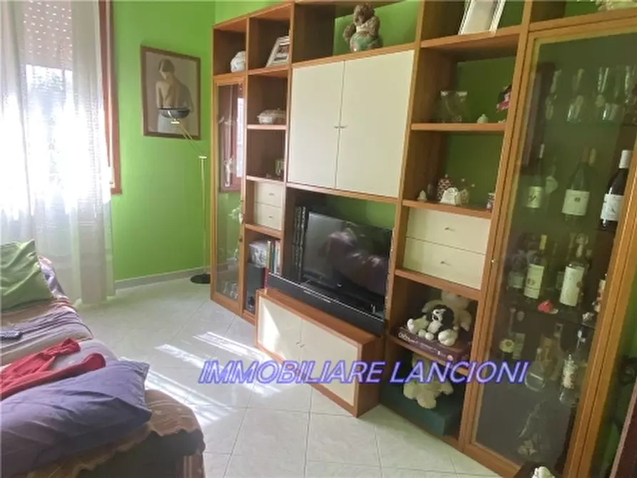 Immagine 17 di Appartamento in vendita  a Lastra A Signa