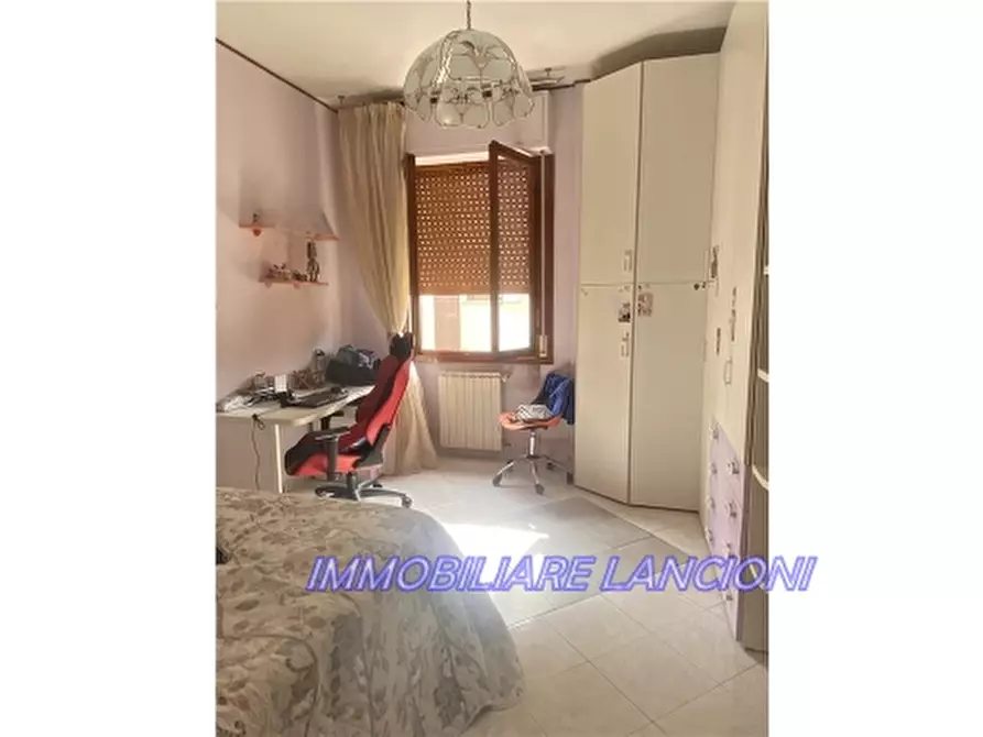 Immagine 19 di Appartamento in vendita  a Lastra A Signa