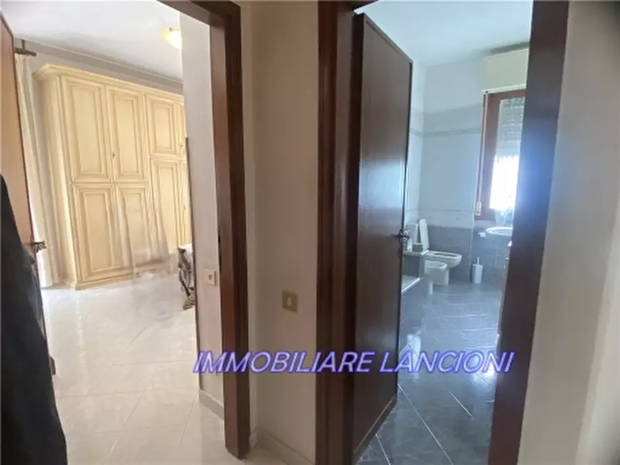 Immagine 27 di Appartamento in vendita  a Lastra A Signa