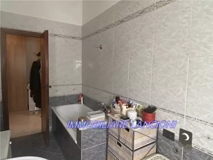 Immagine 28 di Appartamento in vendita  a Lastra A Signa