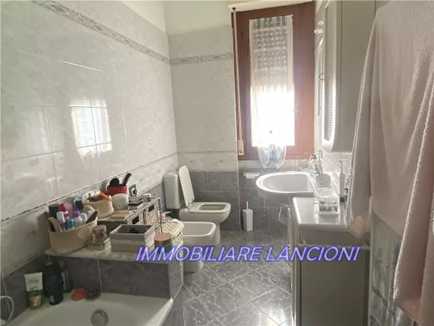 Immagine 29 di Appartamento in vendita  a Lastra A Signa