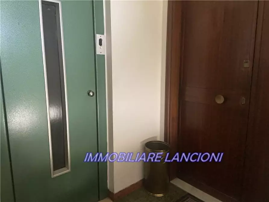 Immagine 30 di Appartamento in vendita  a Lastra A Signa