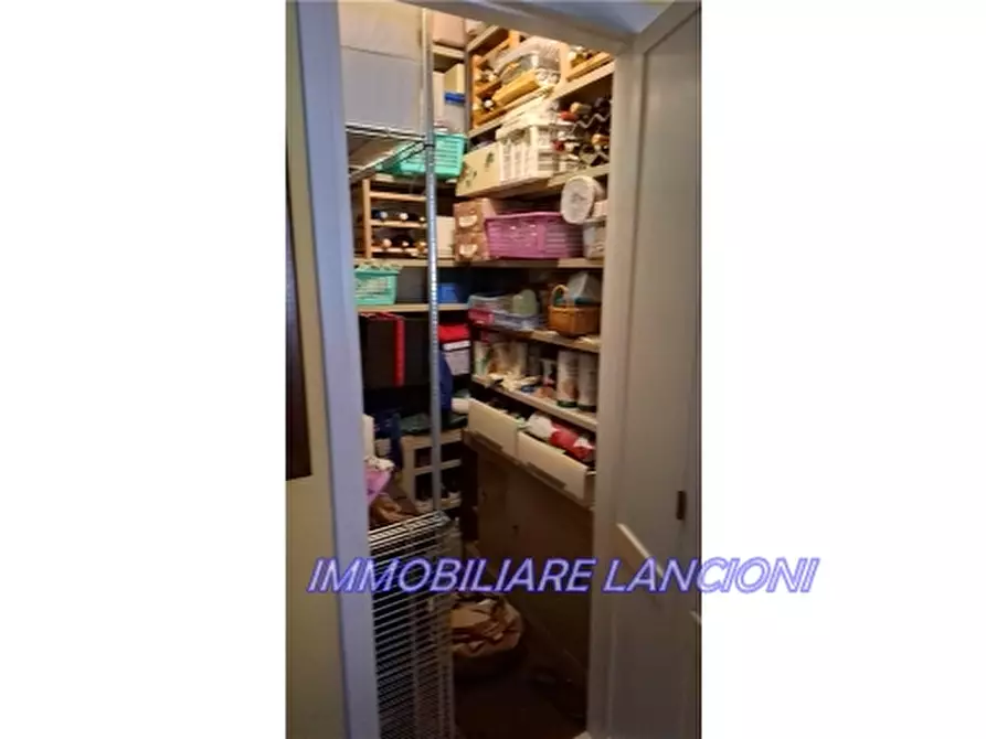 Immagine 13 di Appartamento in vendita  a Scandicci