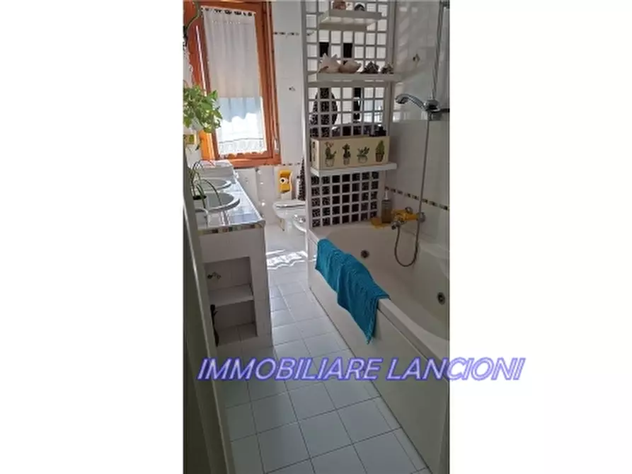 Immagine 17 di Appartamento in vendita  a Scandicci