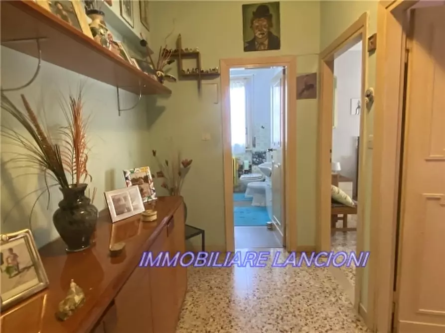 Immagine 11 di Appartamento in vendita  a Firenze