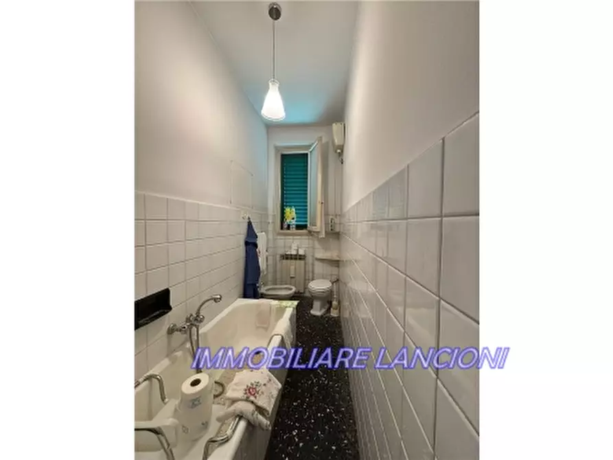 Immagine 18 di Appartamento in vendita  a Firenze