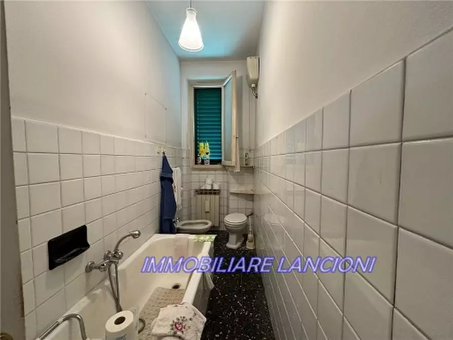 Immagine 17 di Appartamento in vendita  a Firenze