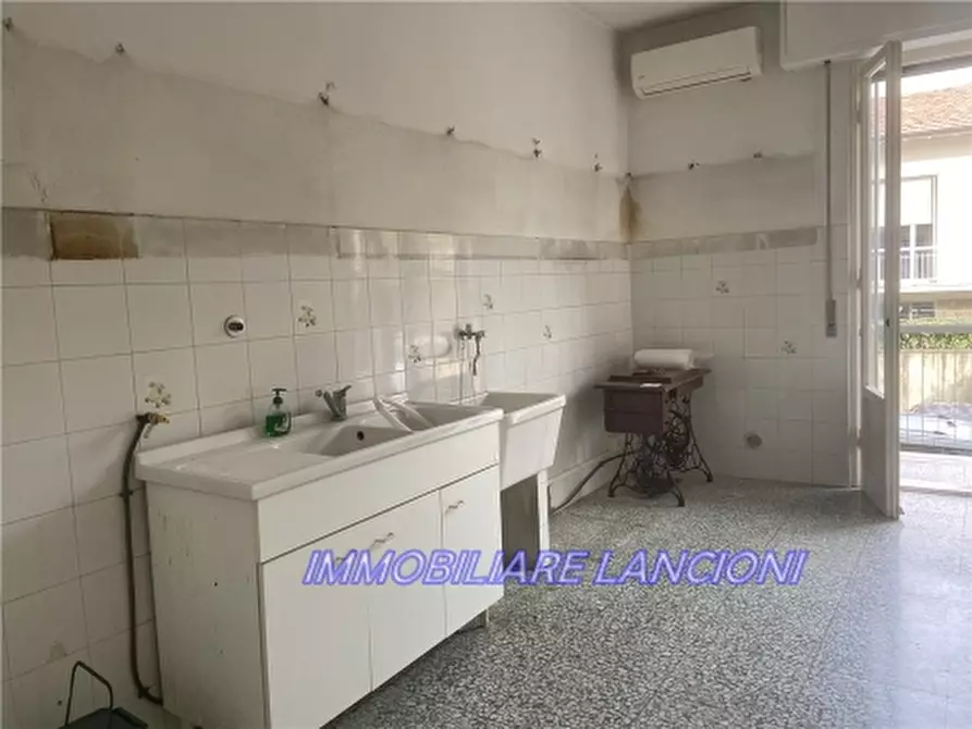 Immagine 2 di Appartamento in vendita  a Scandicci