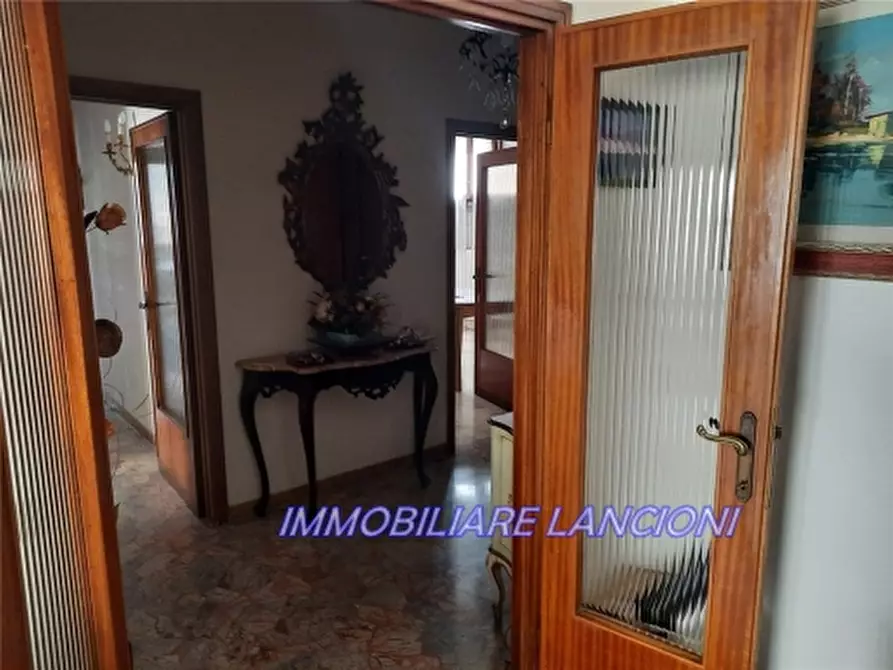 Immagine 11 di Appartamento in vendita  a Scandicci