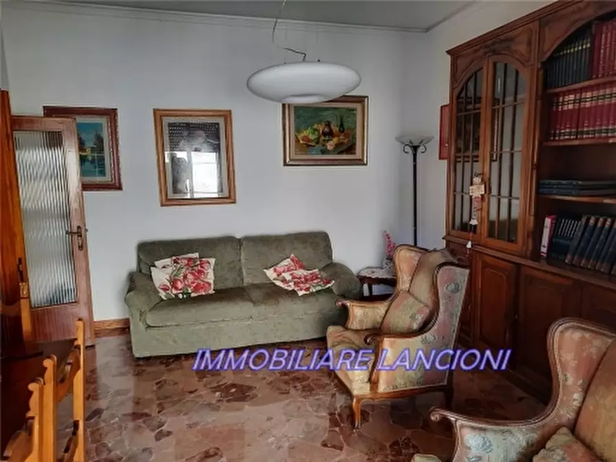 Immagine 12 di Appartamento in vendita  a Scandicci