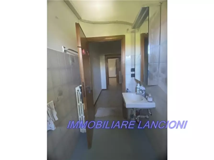 Immagine 16 di Appartamento in vendita  a Scandicci