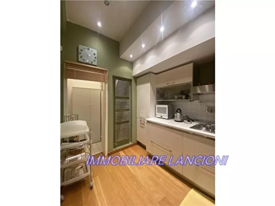 Immagine 4 di Villa in vendita  a Lastra A Signa