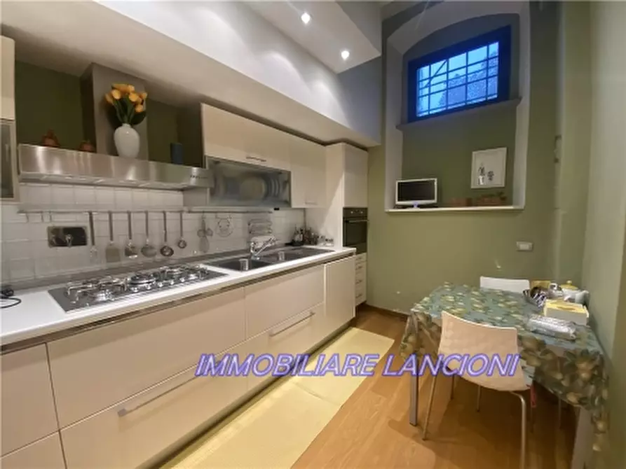 Immagine 5 di Villa in vendita  a Lastra A Signa