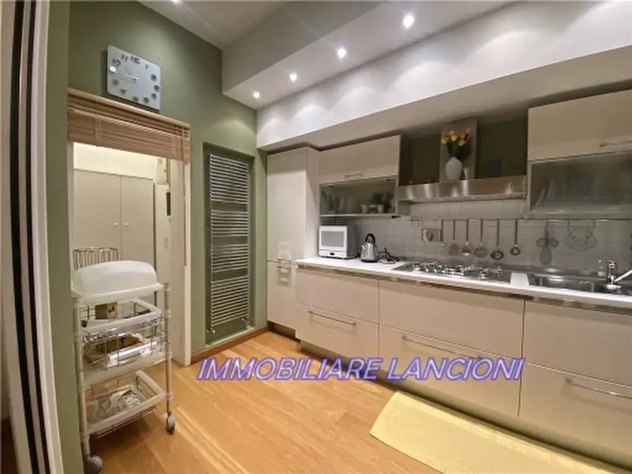 Immagine 6 di Villa in vendita  a Lastra A Signa