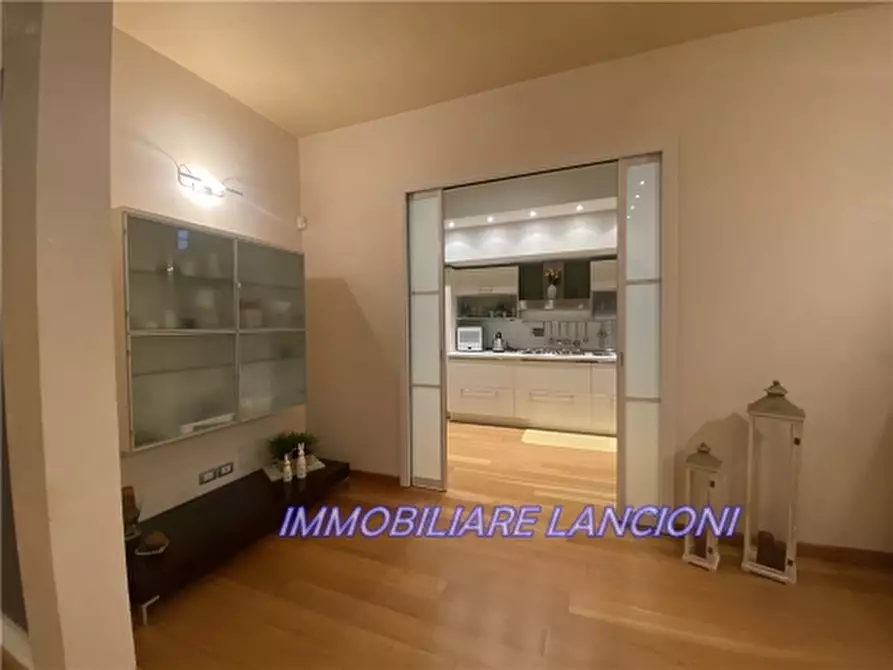 Immagine 8 di Villa in vendita  a Lastra A Signa