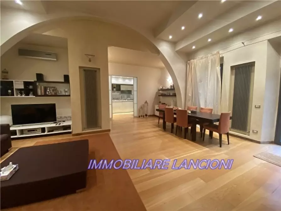 Immagine 10 di Villa in vendita  a Lastra A Signa