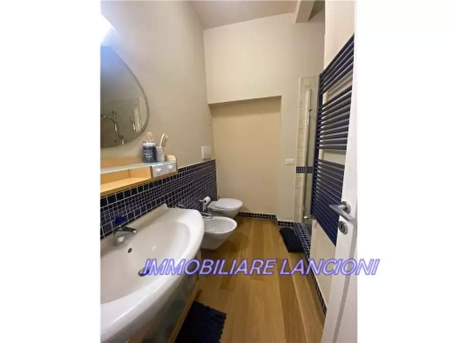 Immagine 11 di Villa in vendita  a Lastra A Signa