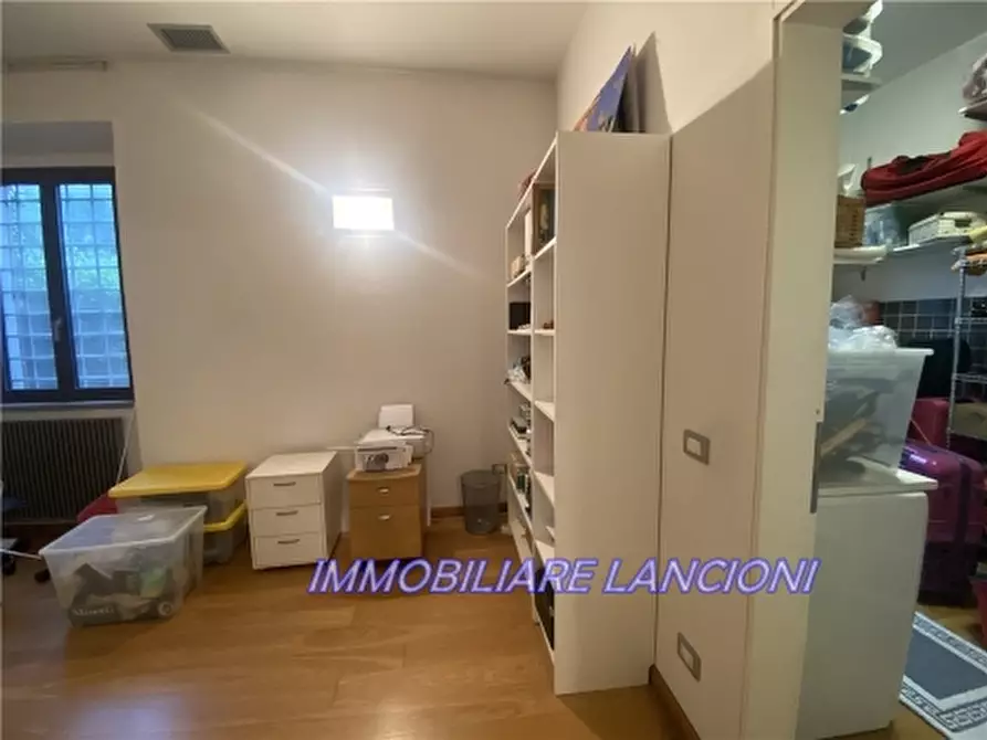 Immagine 13 di Villa in vendita  a Lastra A Signa