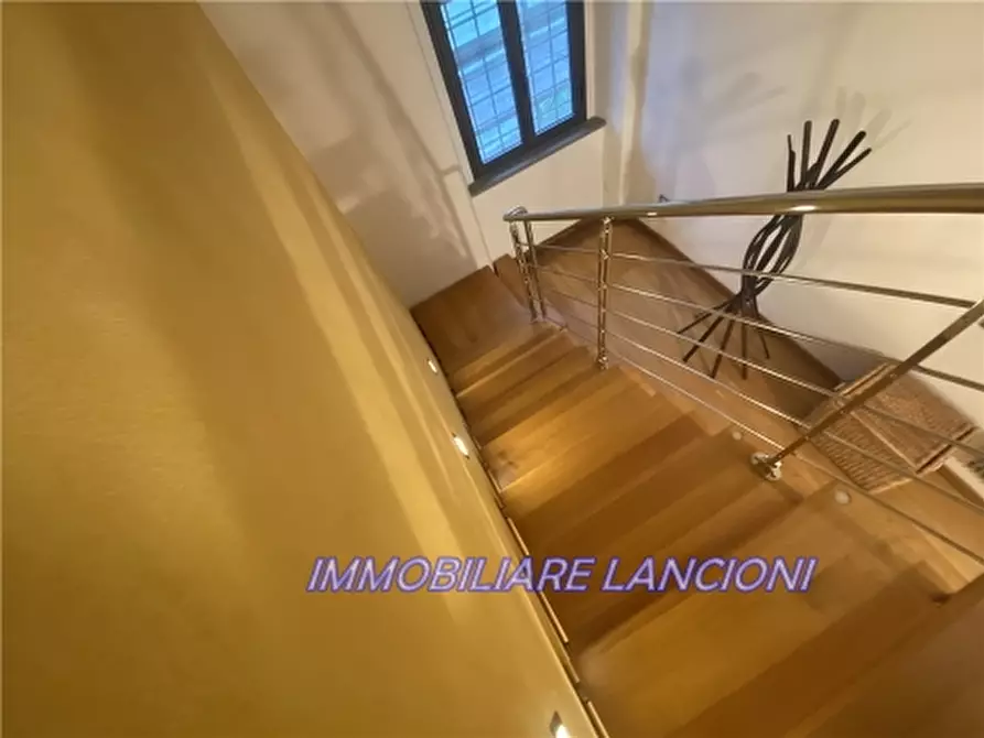 Immagine 15 di Villa in vendita  a Lastra A Signa