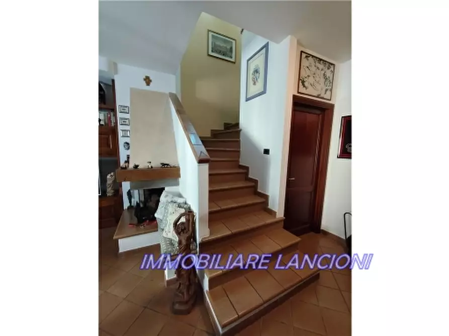 Immagine 4 di Villa in vendita  a Lastra A Signa