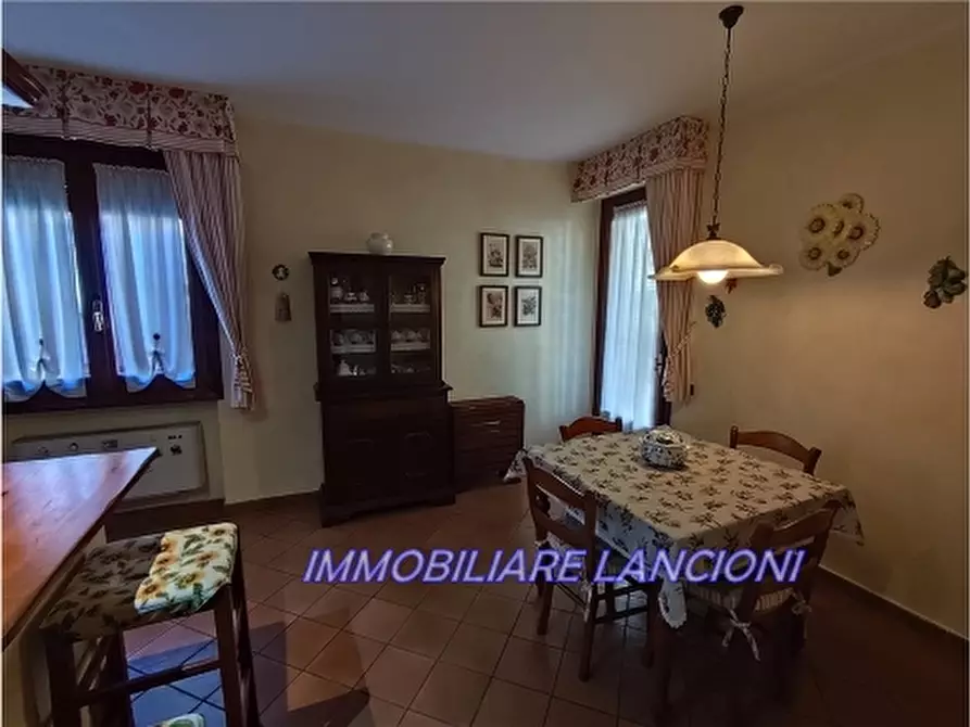Immagine 5 di Villa in vendita  a Lastra A Signa