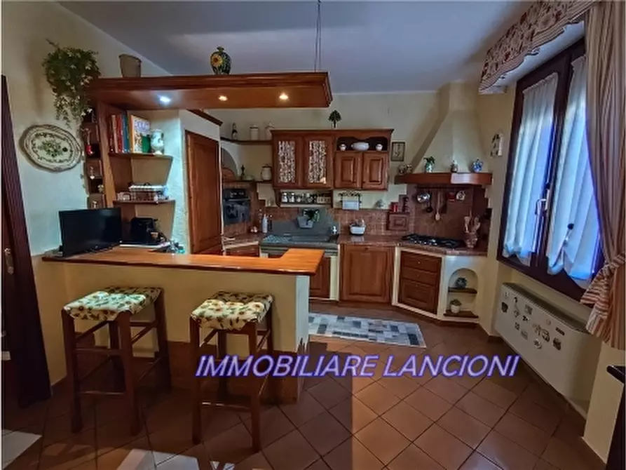 Immagine 6 di Villa in vendita  a Lastra A Signa