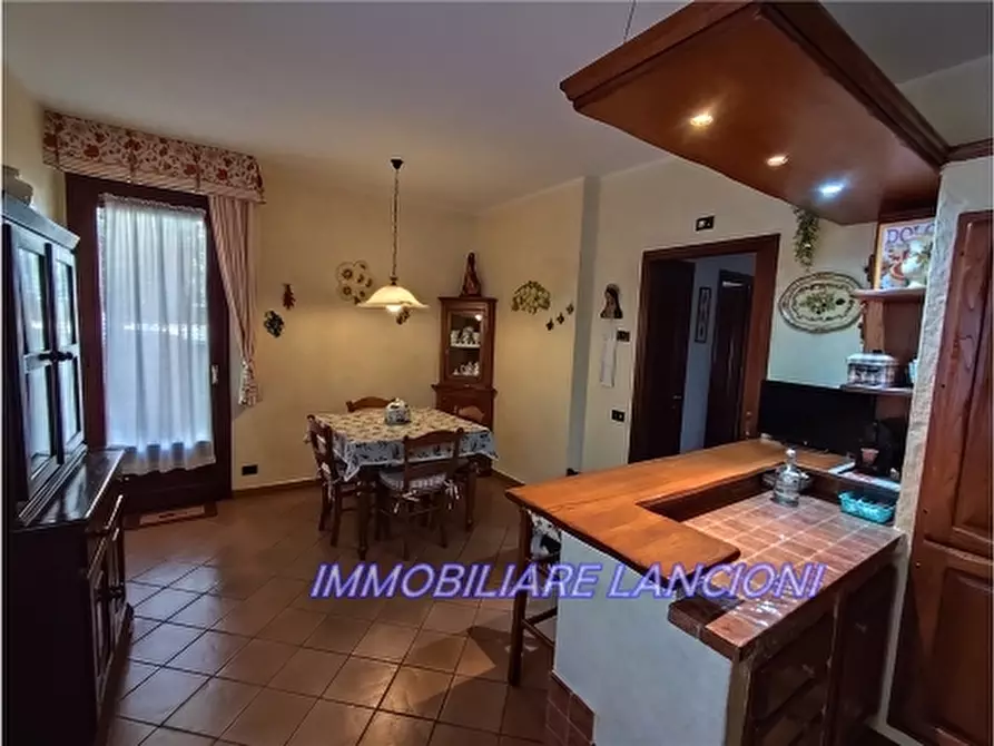 Immagine 7 di Villa in vendita  a Lastra A Signa