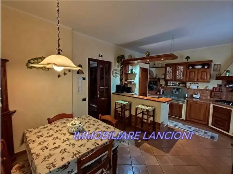 Immagine 8 di Villa in vendita  a Lastra A Signa
