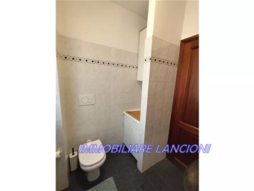 Immagine 11 di Villa in vendita  a Lastra A Signa