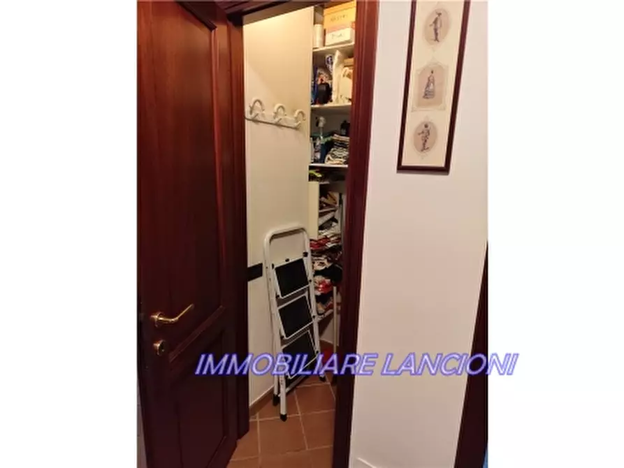 Immagine 12 di Villa in vendita  a Lastra A Signa