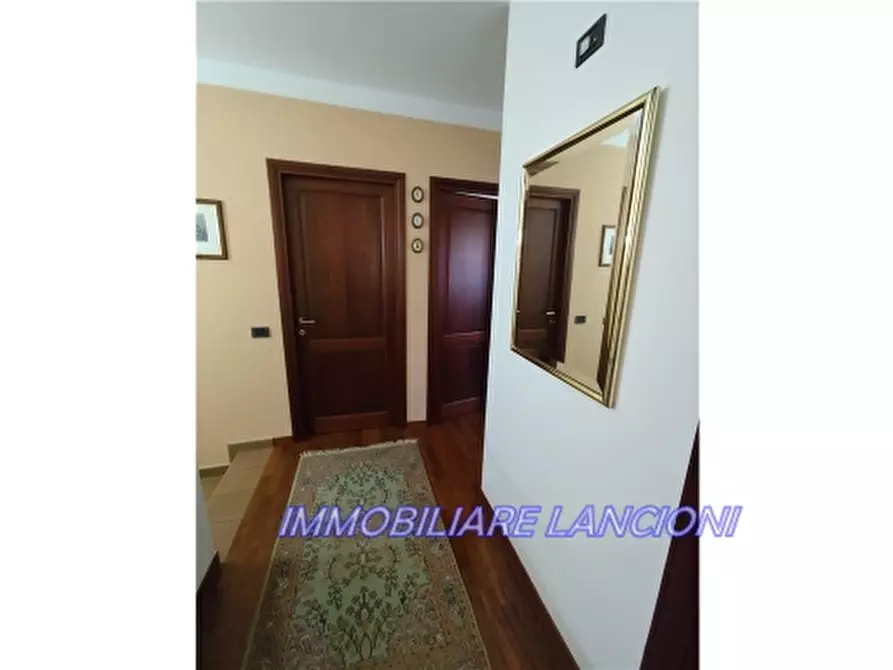 Immagine 14 di Villa in vendita  a Lastra A Signa