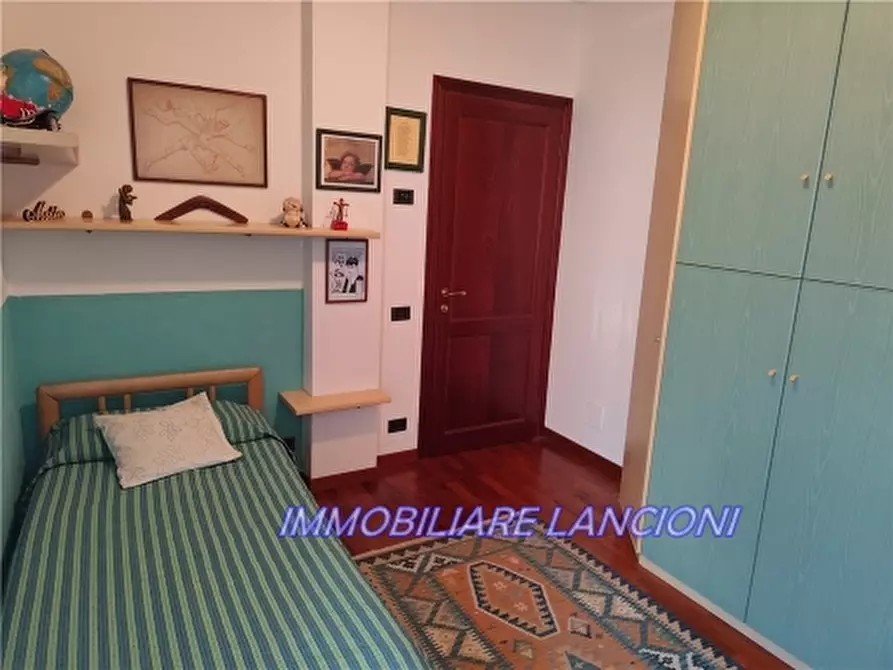 Immagine 23 di Villa in vendita  a Lastra A Signa