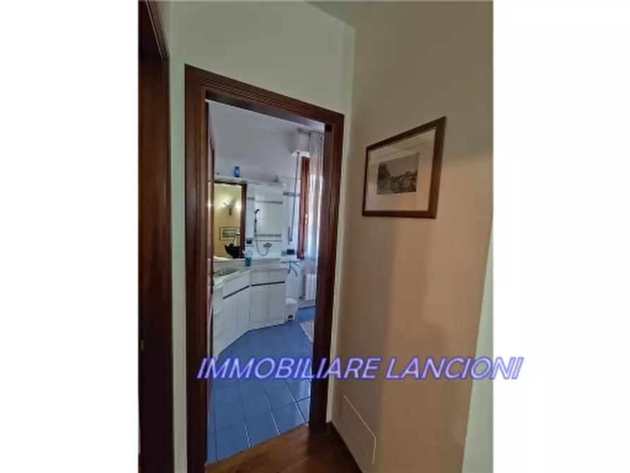 Immagine 24 di Villa in vendita  a Lastra A Signa