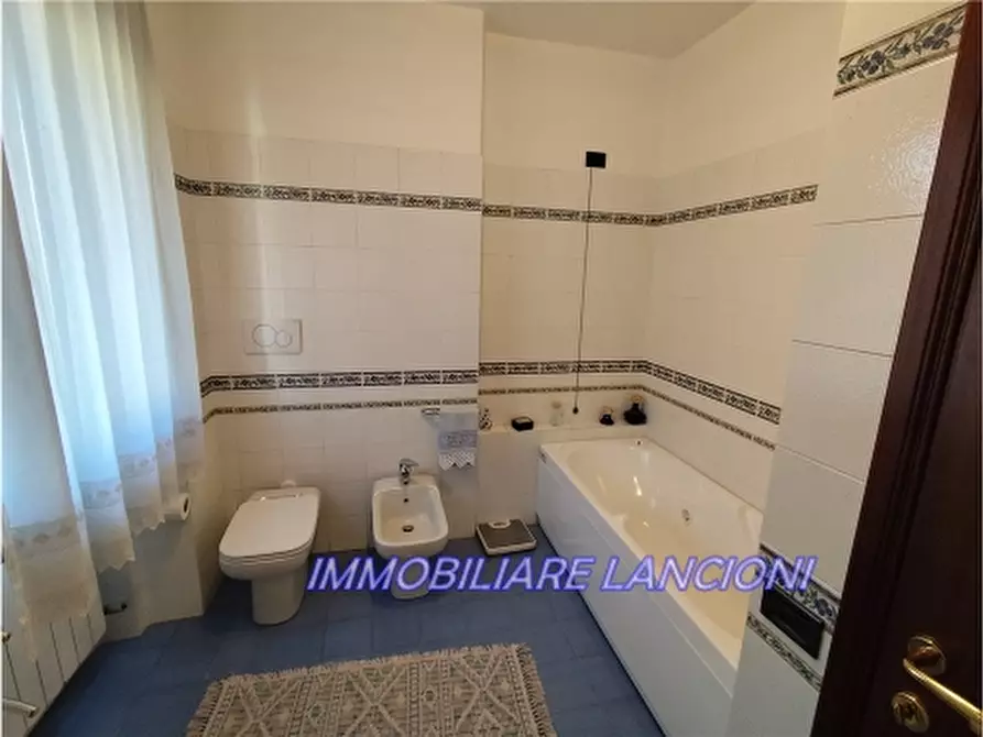 Immagine 26 di Villa in vendita  a Lastra A Signa