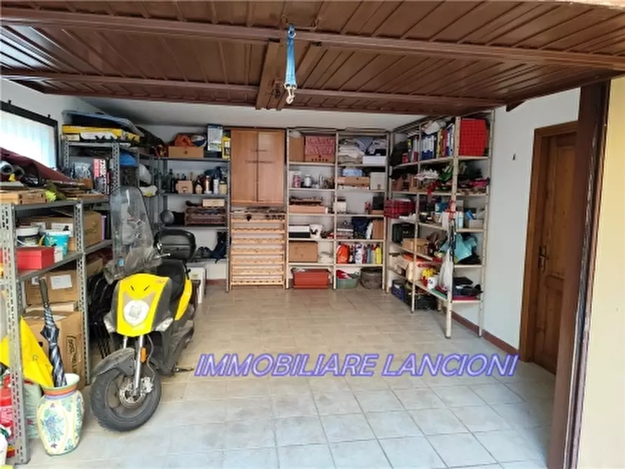 Immagine 34 di Villa in vendita  a Lastra A Signa