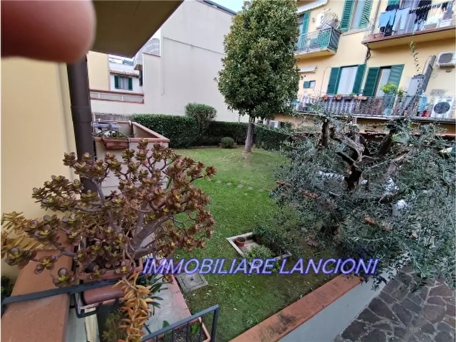 Immagine 35 di Villa in vendita  a Lastra A Signa