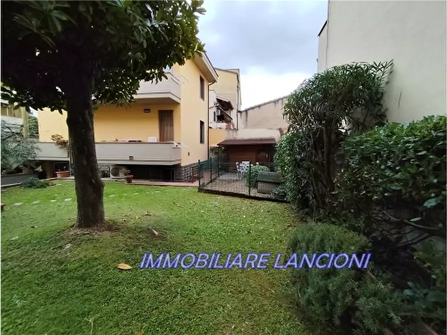 Immagine 36 di Villa in vendita  a Lastra A Signa