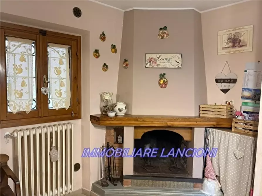 Immagine 2 di Villa in vendita  a Lastra A Signa