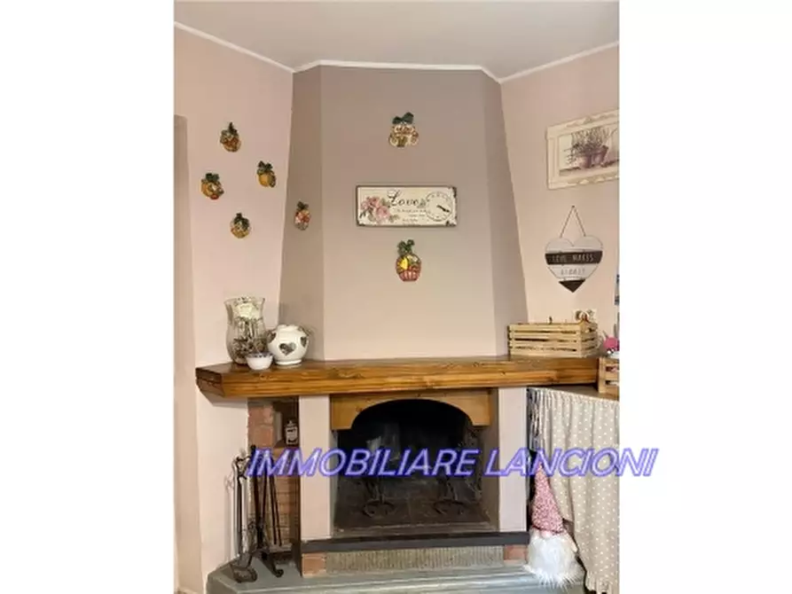 Immagine 3 di Villa in vendita  a Lastra A Signa