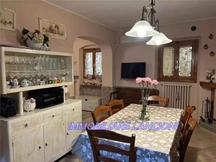 Immagine 4 di Villa in vendita  a Lastra A Signa