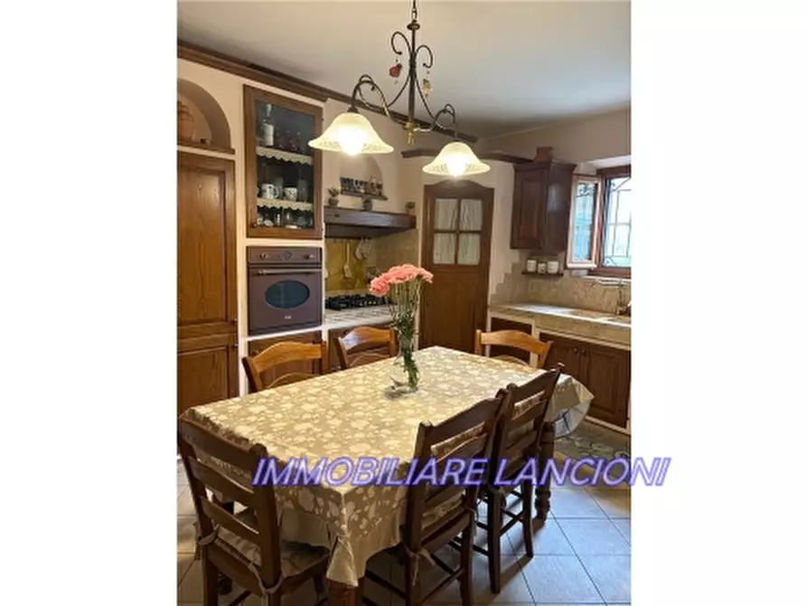 Immagine 8 di Villa in vendita  a Lastra A Signa