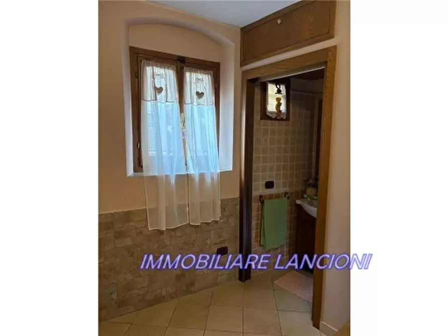 Immagine 15 di Villa in vendita  a Lastra A Signa