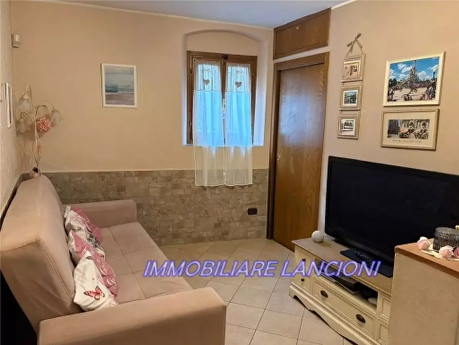 Immagine 18 di Villa in vendita  a Lastra A Signa